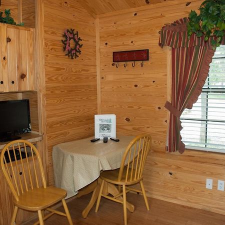 Medina Lake Camping Resort Cabin 3 Lakehills Екстер'єр фото