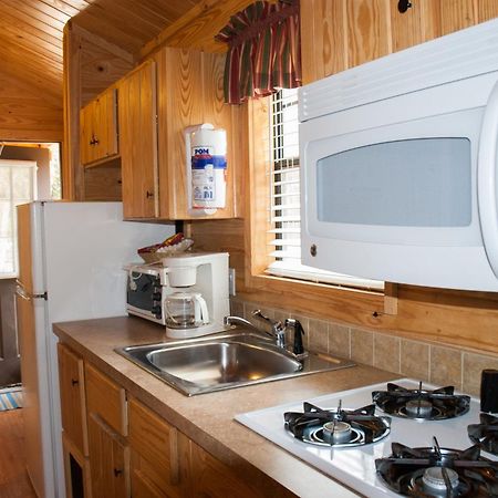 Medina Lake Camping Resort Cabin 3 Lakehills Екстер'єр фото