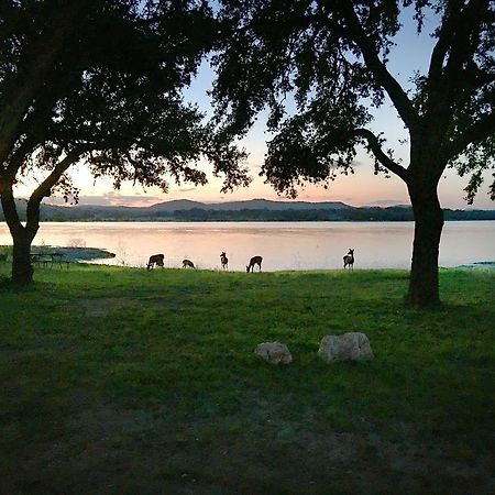 Medina Lake Camping Resort Cabin 3 Lakehills Екстер'єр фото