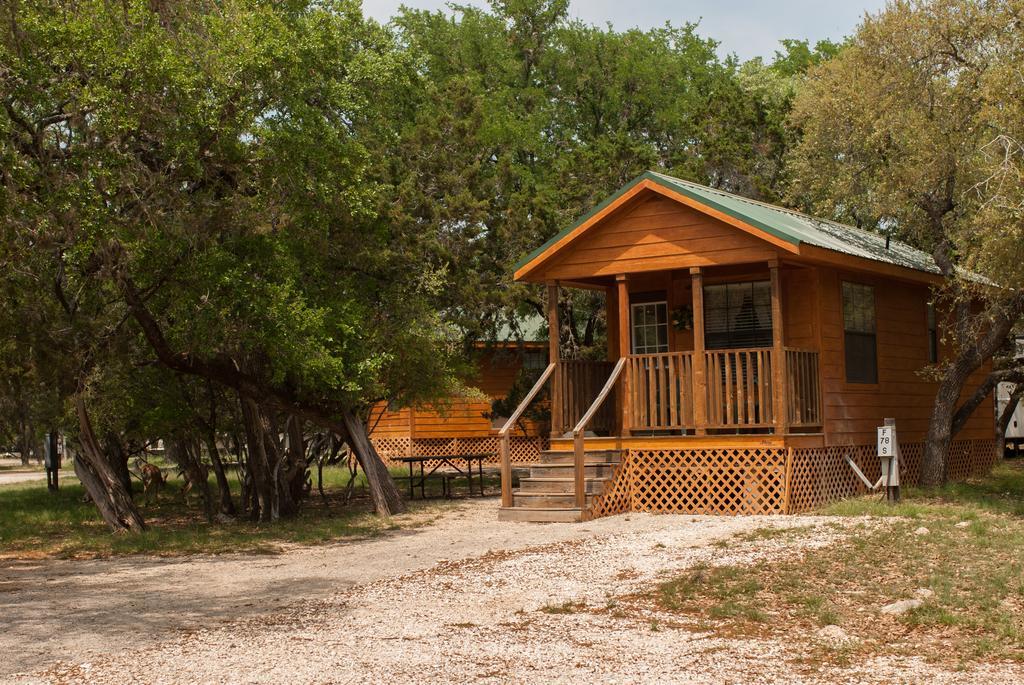 Medina Lake Camping Resort Cabin 3 Lakehills Екстер'єр фото