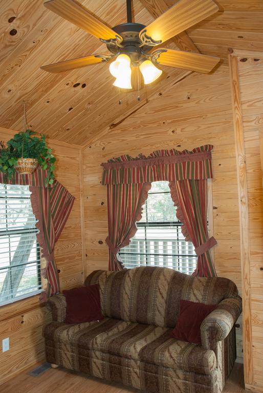 Medina Lake Camping Resort Cabin 3 Lakehills Екстер'єр фото