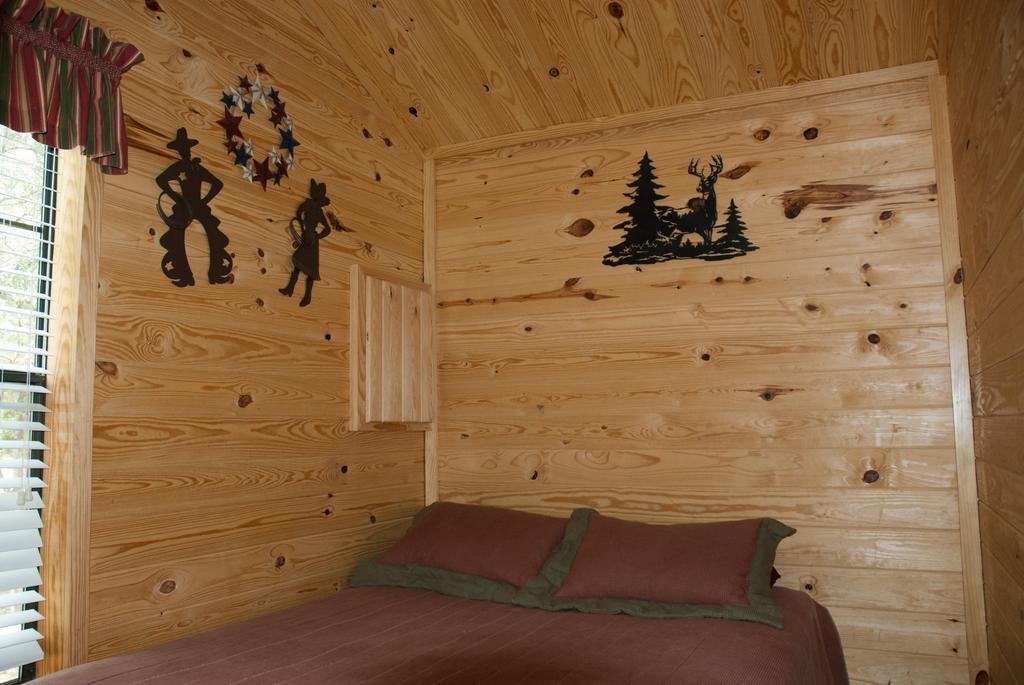 Medina Lake Camping Resort Cabin 3 Lakehills Екстер'єр фото